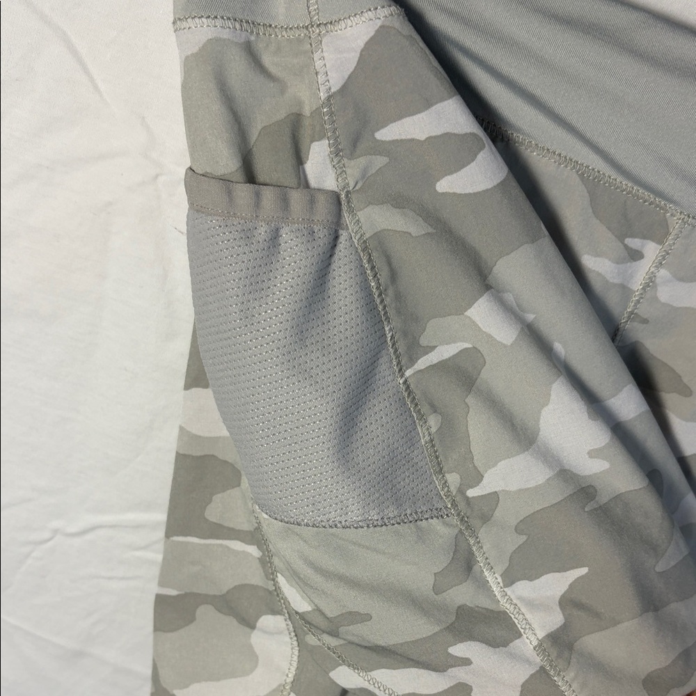 Athleta Girl Printed Record Breaker 3” Short - XXL(16) Gray Camouflage - Picture 5 of 8